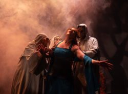 Katrina Stevenson and Ensemble in Jobsite's Macbeth. (photo: Stage Photography of Tampa)